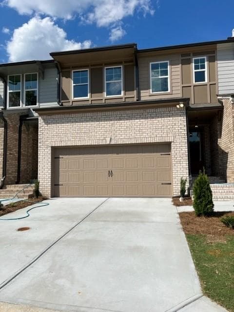 3 bedroom, 3 bathroom, 2,021 sq ft townhouse sold at 5019 Renvyle (Lot 13) Drive, Atlanta, GA 30339