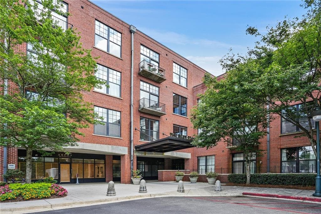 1 bedroom, 1 bathroom, 1,098 sq ft condominium sold at 6105 Blue Stone Road 217, Atlanta, GA 30328