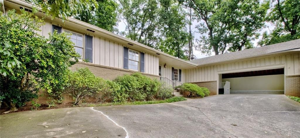 3 bedroom, 3 bathroom, 2,167 sq ft single family residence sold at 240 ABINGTON Drive, Atlanta, GA 30328