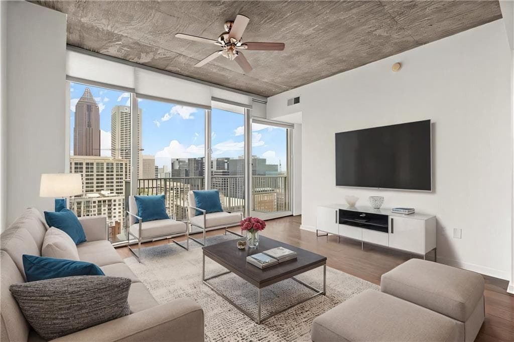 1 bedroom, 1 bathroom, 877 sq ft condominium sold at 860 Peachtree Street 1904, Atlanta, GA 30308