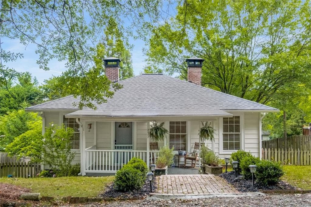 2 bedroom, 1 bathroom, 1,018 sq ft single family residence sold at 2887 Parrott Avenue, Atlanta, GA 30318