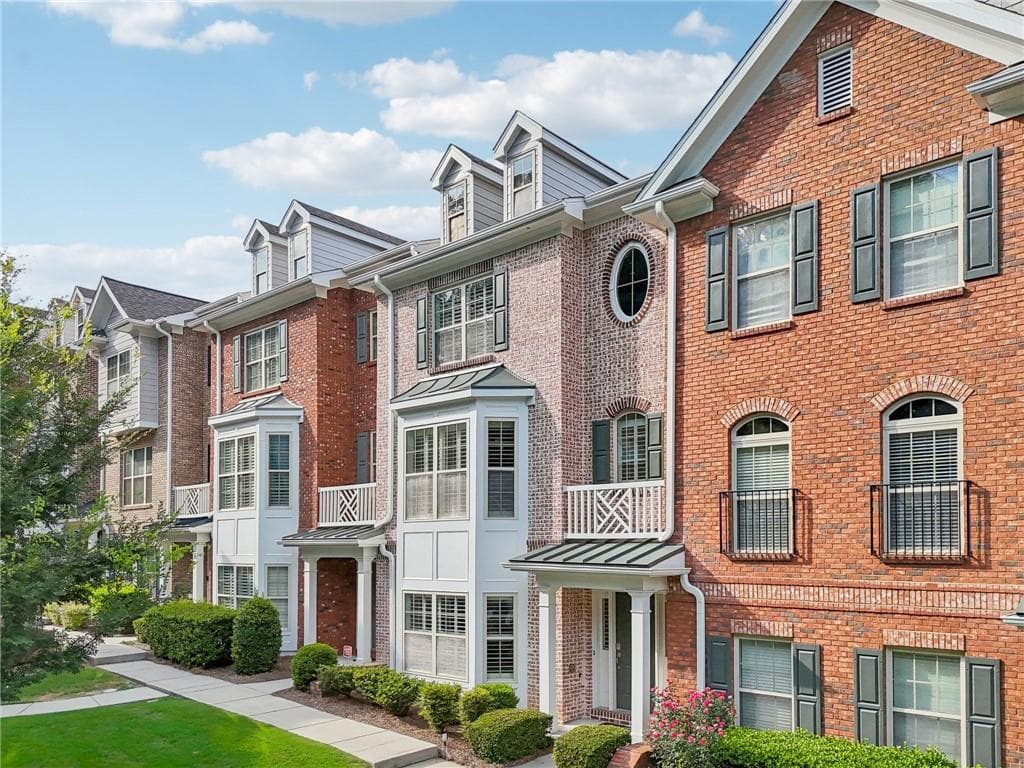 4 bedroom, 4 bathroom, 2,486 sq ft townhouse sold at 5157 Monitor Lane, Alpharetta, GA 30022