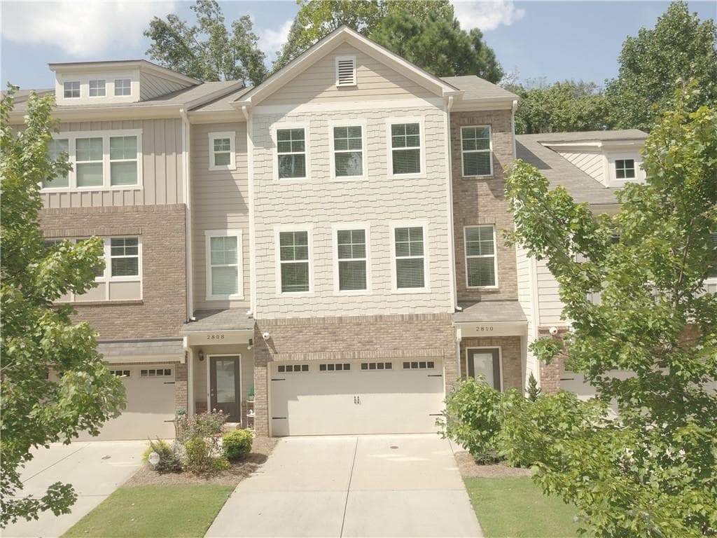 4 bedroom, 4 bathroom, 2,450 sq ft townhouse sold at 2810 White Oak Lane, Decatur, GA 30032