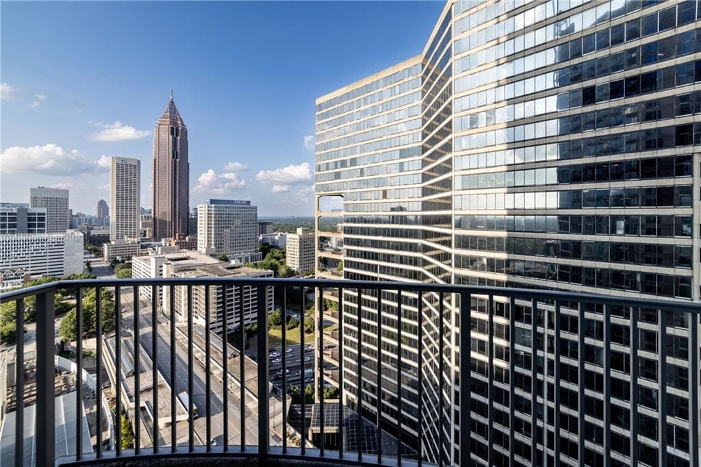 1 bedroom, 1 bathroom condominium sold at 400 W Peachtree Street 2314, Atlanta, GA 30308