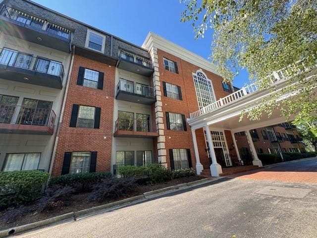 2 bedroom, 3 bathroom, 1,720 sq ft condominium sold at 2921 Lenox Road 303, Atlanta, GA 30324
