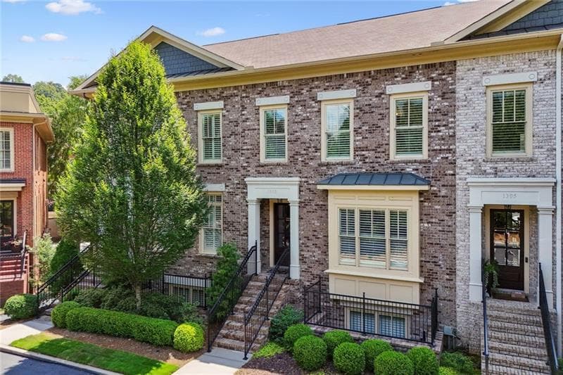 3 bedroom, 4 bathroom, 2,295 sq ft townhouse sold at 1303 Riverscall Lane 69, Atlanta, GA 30339