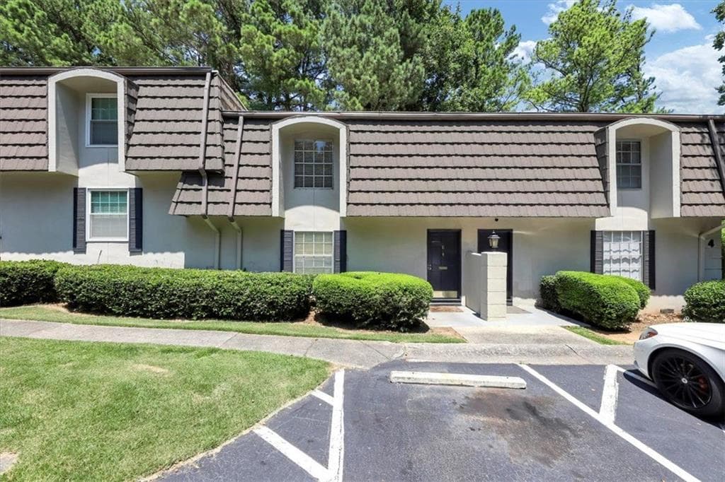 3 bedroom, 4 bathroom condominium sold at 725 DALRYMPLE Road 4E, Atlanta, GA 30328