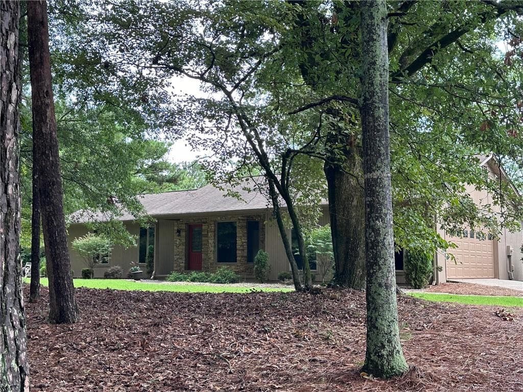 3 bedroom, 2 bathroom single family residence sold at 5128 J White Road, Oakwood, GA 30566