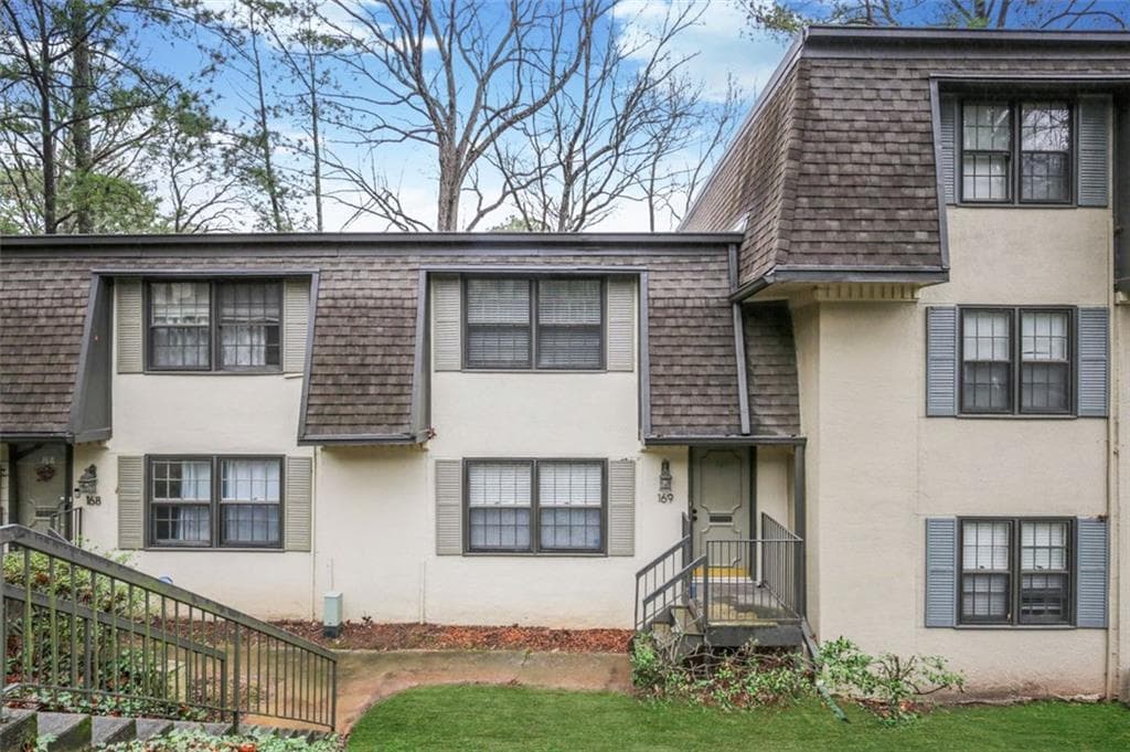2 bedroom, 3 bathroom condominium sold at 169 BARONE Place, Atlanta, GA 30327