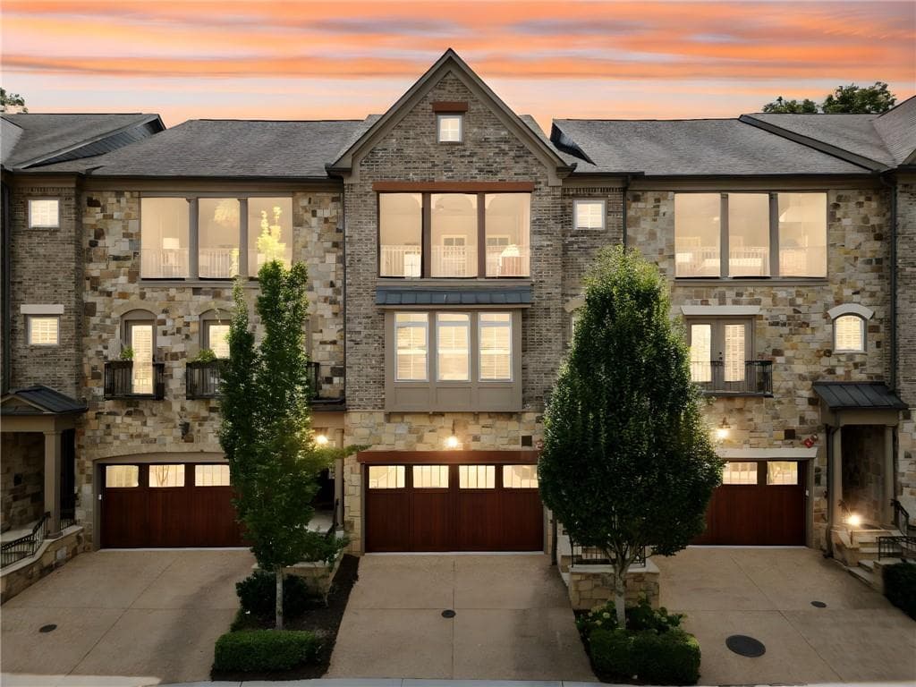 4 bedroom, 5 bathroom, 3,969 sq ft townhouse sold at 3817 Paces Lookout Circle 20, Atlanta, GA 30339