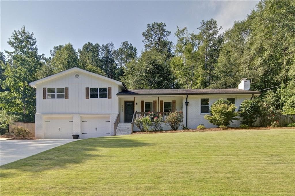 3 bedroom, 2 bathroom, 1,659 sq ft single family residence sold at 6898 Lakeshore Drive, Douglasville, GA 30135