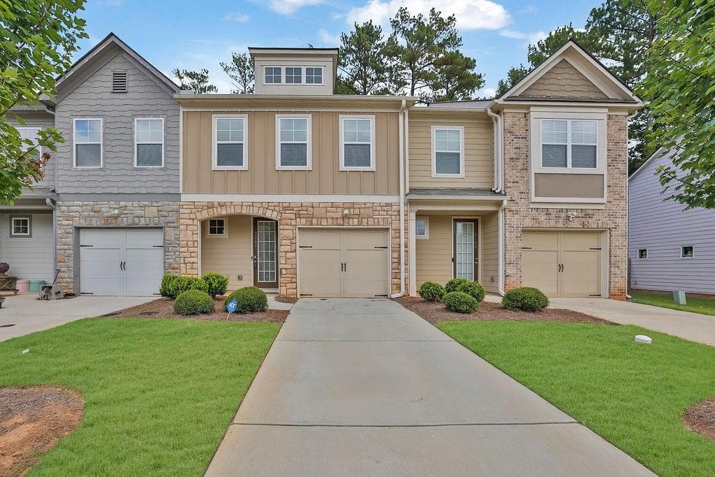 3 bedroom, 3 bathroom, 1,448 sq ft townhouse sold at 5201 MADELINE, Stone Mountain, GA 30083