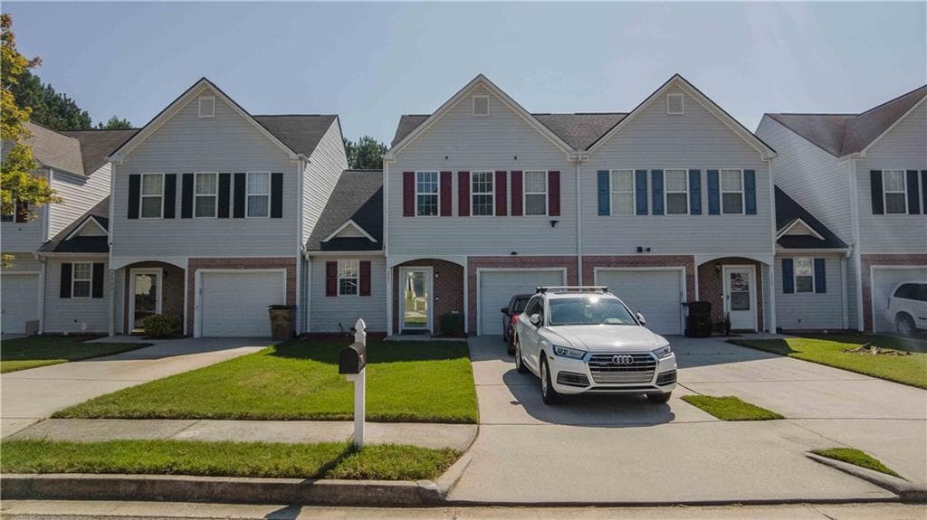 3 bedroom, 3 bathroom, 1,556 sq ft townhouse sold at 3756 Brookwood Boulevard, Rex, GA 30273