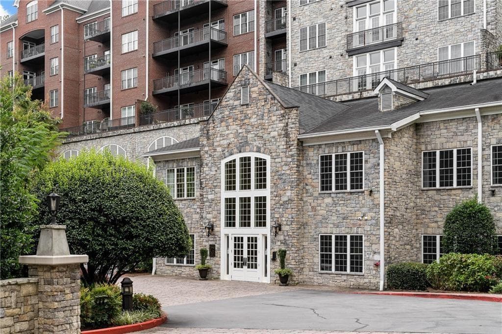 2 bedroom, 3 bathroom, 1,981 sq ft condominium sold at 3280 Stillhouse Lane 208, Atlanta, GA 30339
