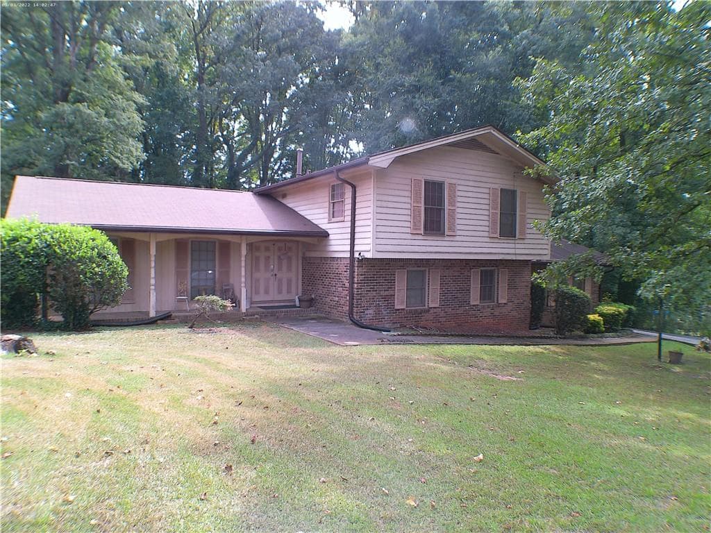 4 bedroom, 3 bathroom, 2,474 sq ft single family residence sold at 4441 Sterling Forest Drive, Decatur, GA 30034