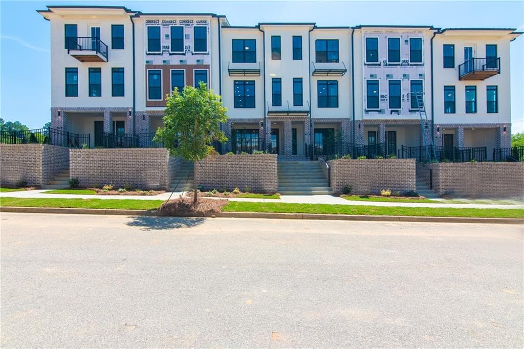 2 bedroom, 3 bathroom, 1,674 sq ft townhouse sold at 237 Downing Drive 94, Alpharetta, GA 30022