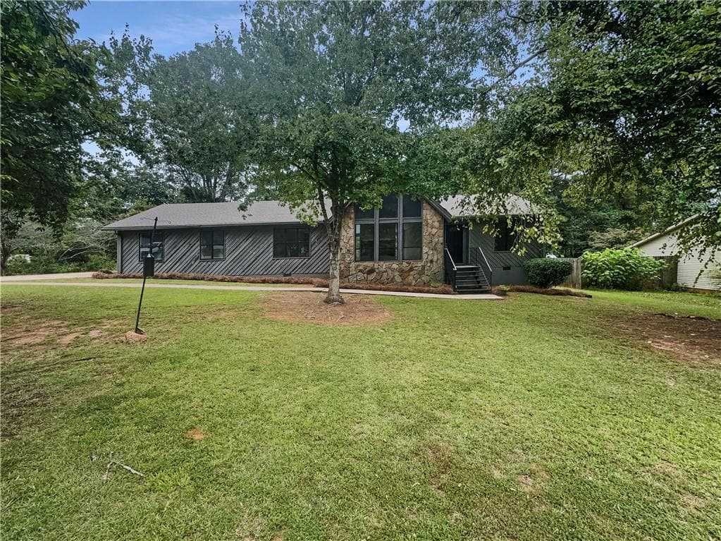 3 bedroom, 2 bathroom, 1,669 sq ft single family residence sold at 3551 Mill Glen Drive, Douglasville, GA 30135