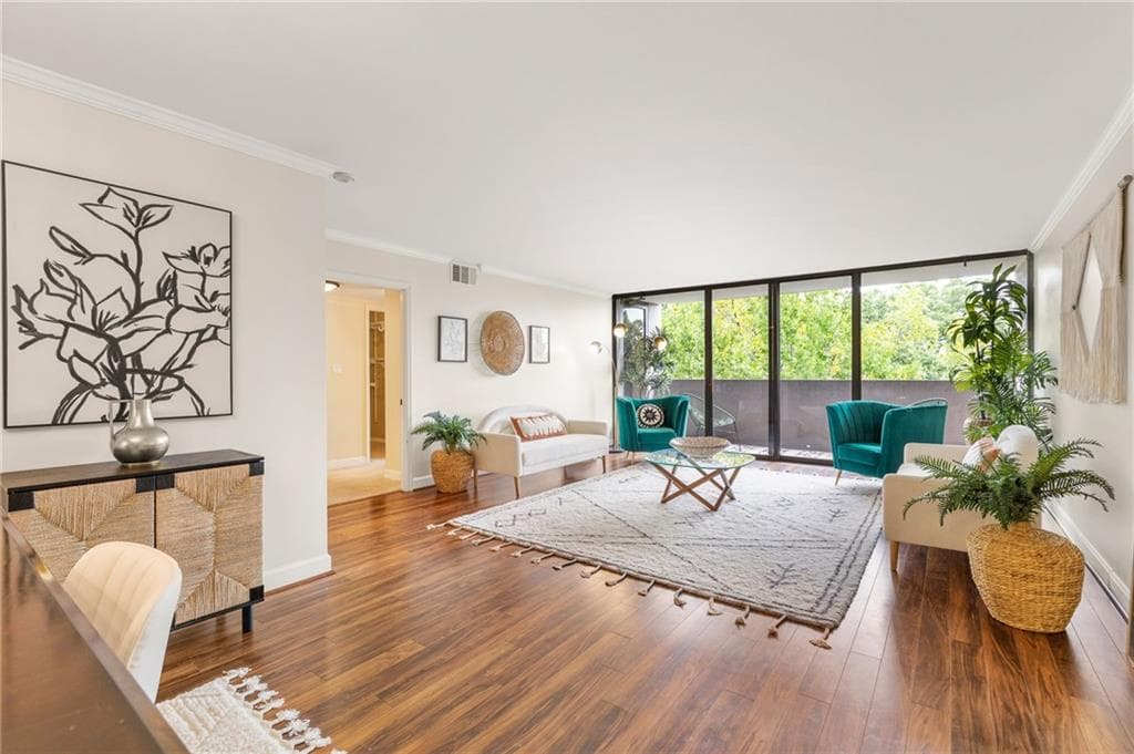 2 bedroom, 2 bathroom, 1,635 sq ft condominium sold at 3530 Piedmont Road 9J, Atlanta, GA 30305