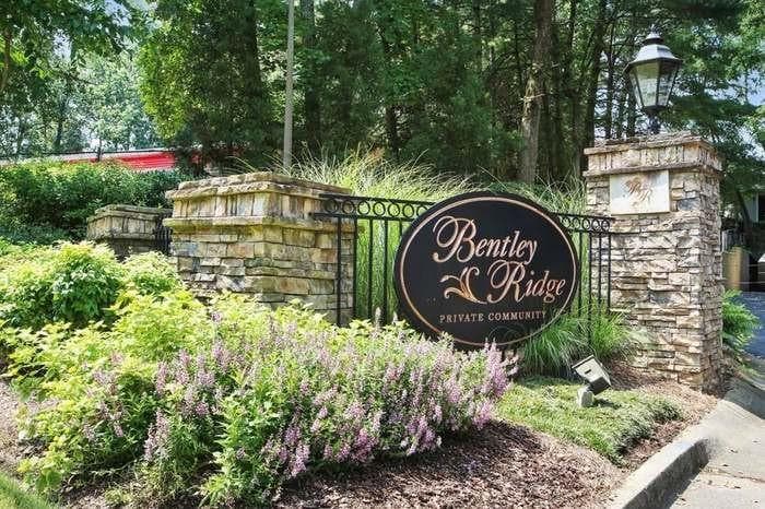 2 bedroom, 2 bathroom, 1,166 sq ft condominium sold at 2728 SUWANEE Way, Marietta, GA 30067