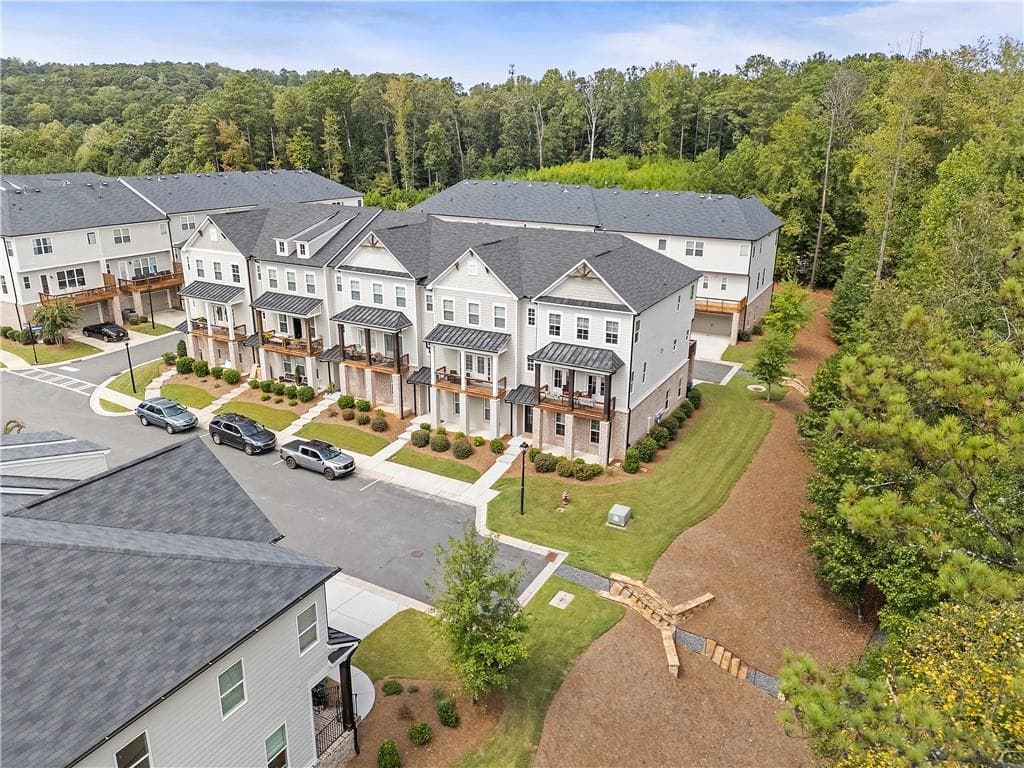 3 bedroom, 4 bathroom, 2,700 sq ft townhouse sold at 3045 Rivermont Way, Roswell, GA 30076