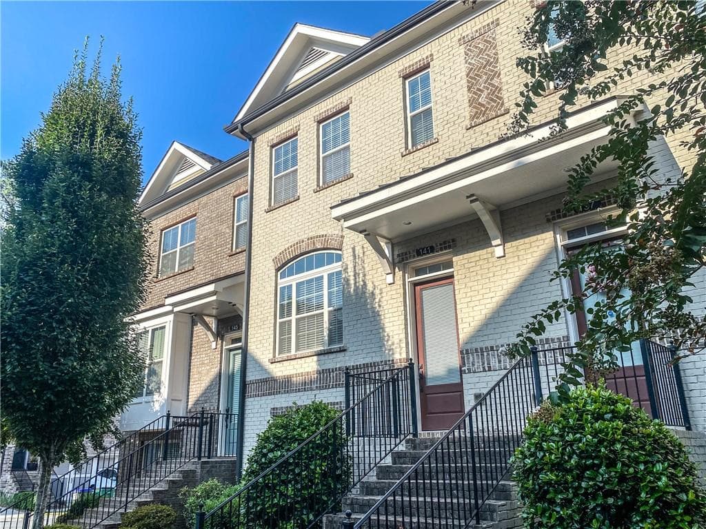 3 bedroom, 4 bathroom townhouse sold at 141 Laurel Crest Alley, Johns Creek, GA 30024