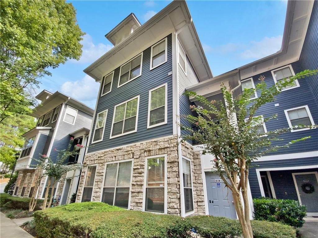3 bedroom, 3 bathroom, 1,760 sq ft condominium sold at 1575 Ridenour Parkway 804, Kennesaw, GA 30152