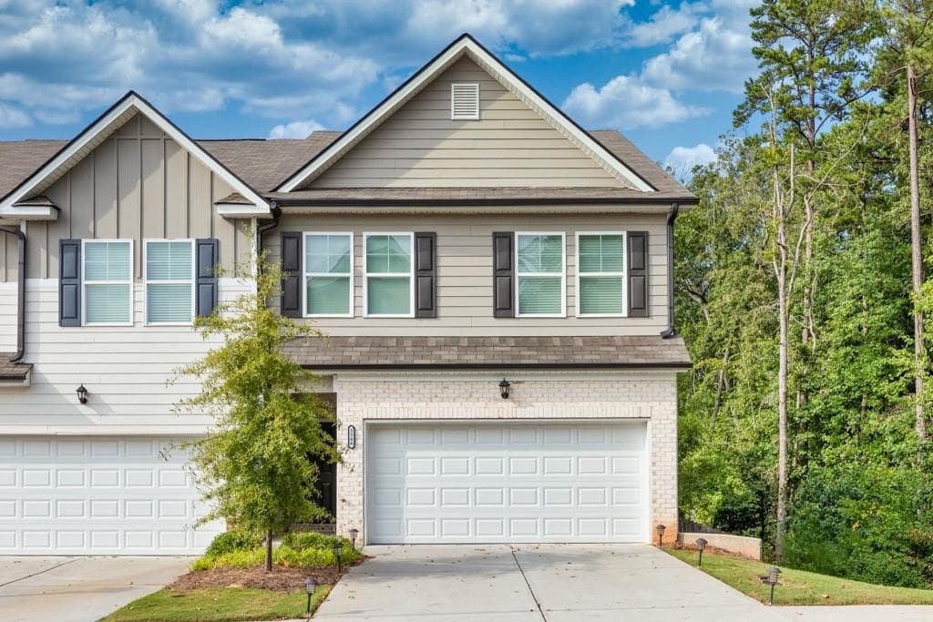 3 bedroom, 3 bathroom, 2,085 sq ft townhouse under contract at 5586 Cannonade Lane, Stonecrest, GA 30058