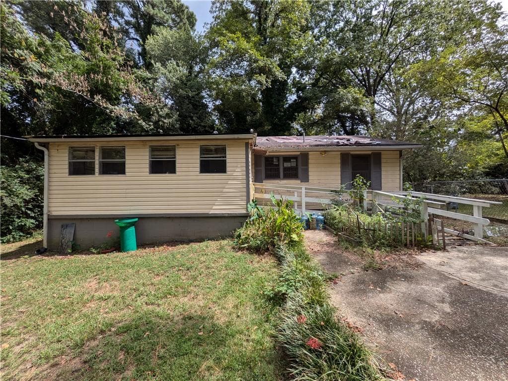 2 bedroom, 1 bathroom, 1,128 sq ft single family residence sold at 2466 Old Hapeville Road, Atlanta, GA 30315