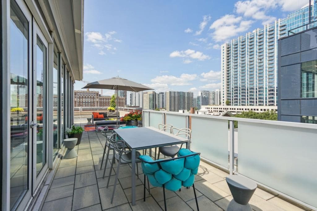 3 bedroom, 3 bathroom, 3,370 sq ft condominium sold at 805 Peachtree Street 612, Atlanta, GA 30308