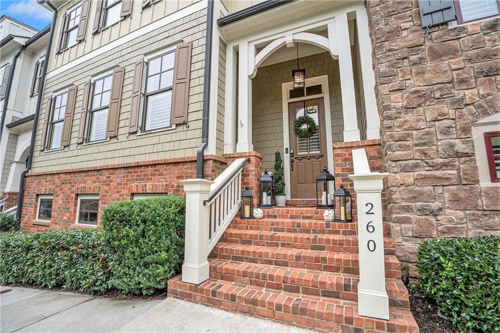 3 bedroom, 3 bathroom townhouse sold at 260 Trecastle Square, Canton, GA 30114