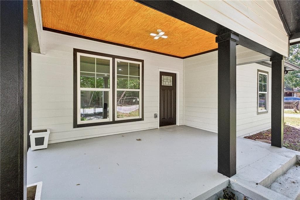 3 bedroom, 2 bathroom, 1,700 sq ft single family residence sold at 2432 Macon Drive, Atlanta, GA 30315