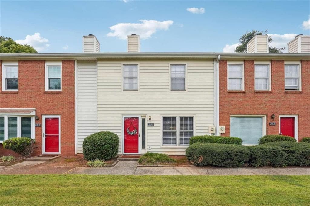 2 bedroom, 3 bathroom, 1,240 sq ft townhouse sold at 251 Mill Creek Place, Roswell, GA 30076