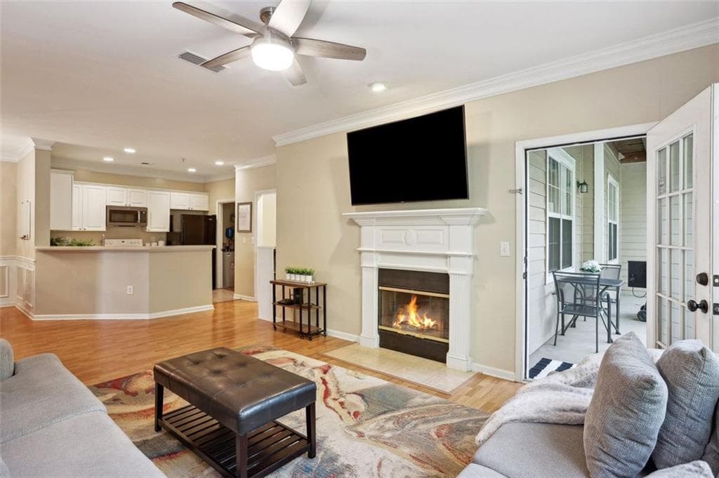 3 bedroom, 2 bathroom, 1,658 sq ft condominium sold at 2400 Cumberland Parkway 104, Atlanta, GA 30339