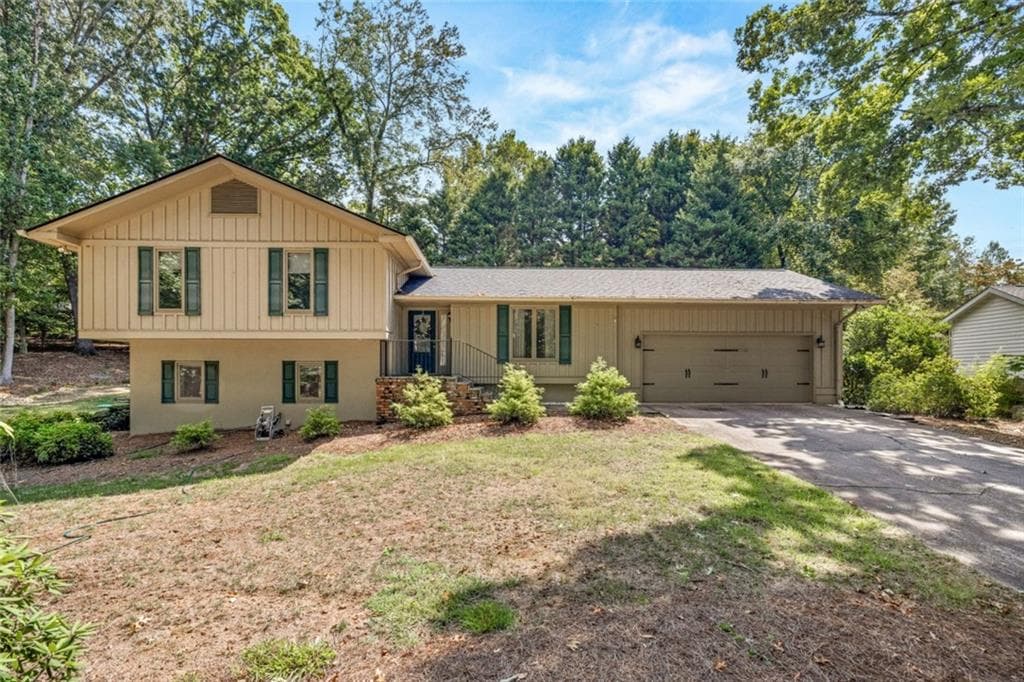 3 bedroom, 3 bathroom single family residence sold at 3630 Lantern Drive, Gainesville, GA 30504