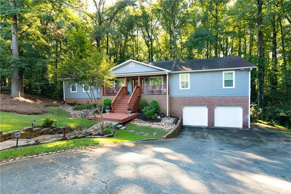 4 bedroom, 2 bathroom, 2,427 sq ft single family residence sold at 1512 Silver Maple Court, Lilburn, GA 30047
