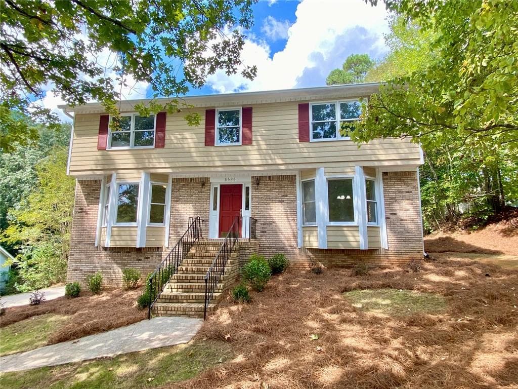 4 bedroom, 3 bathroom, 2,430 sq ft single family residence sold at 8606 Creekview Court, Douglasville, GA 30135