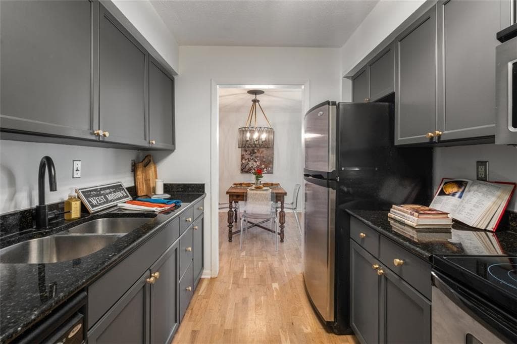 1 bedroom, 1 bathroom condominium sold at 1150 COLLIER Road D14, Atlanta, GA 30318