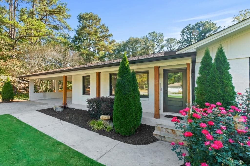 4 bedroom, 3 bathroom, 3,182 sq ft single family residence sold at 390 Crossville Court, Roswell, GA 30076