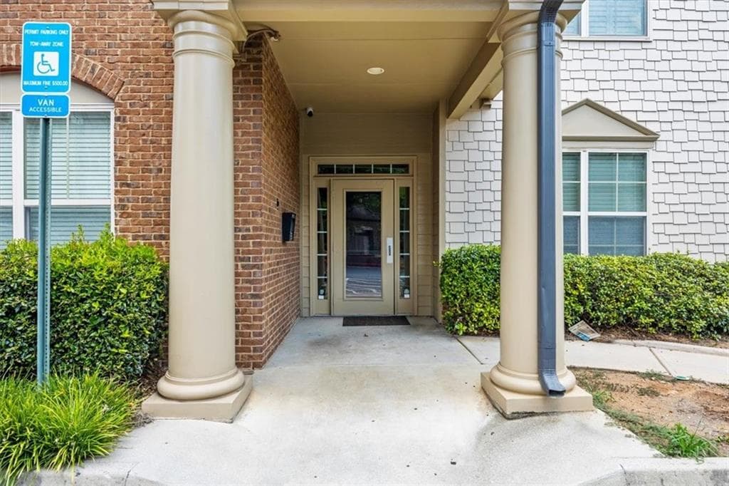 2 bedroom, 2 bathroom, 1,175 sq ft condominium sold at 4805 W Village Way 2107, Smyrna, GA 30080