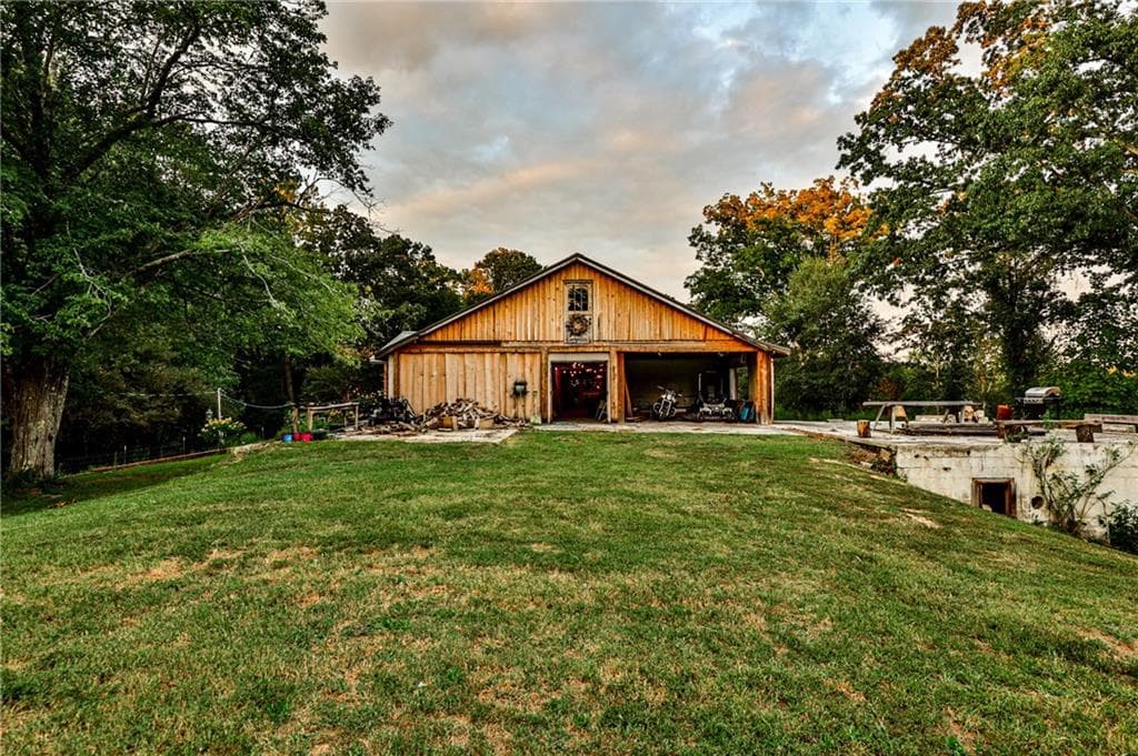 3 bedroom, 2 bathroom single family residence sold at 3700 Cascade Palmetto Highway, Atlanta, GA 30331