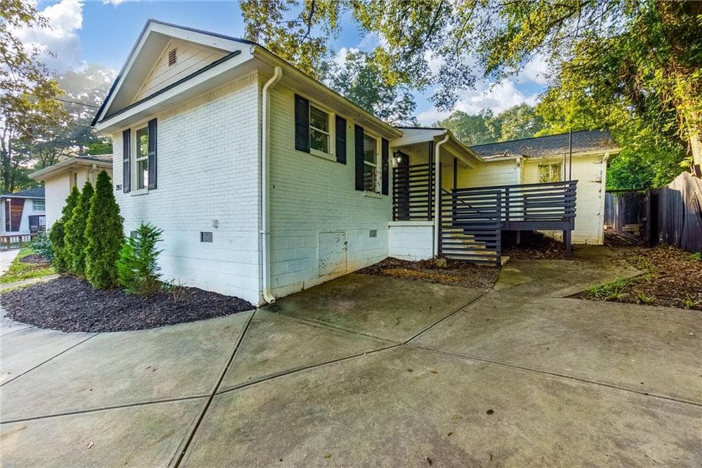 3 bedroom, 3 bathroom, 1,454 sq ft single family residence sold at 2911 Glenwood Avenue, Atlanta, GA 30317