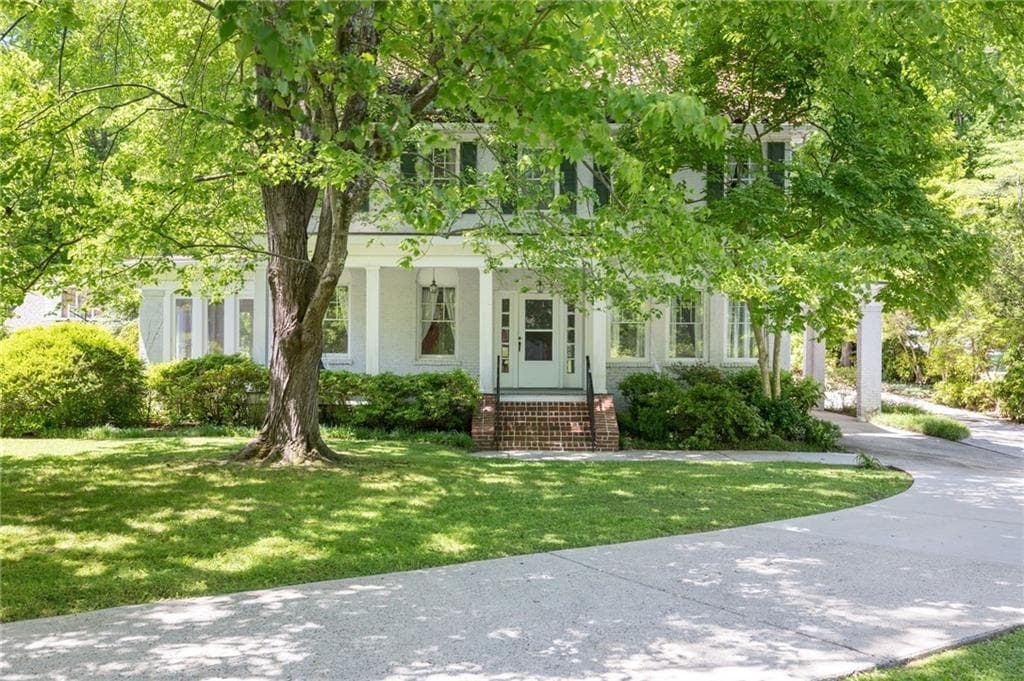 5 bedroom, 4 bathroom single family residence sold at 1140 Springdale Road, Atlanta, GA 30306