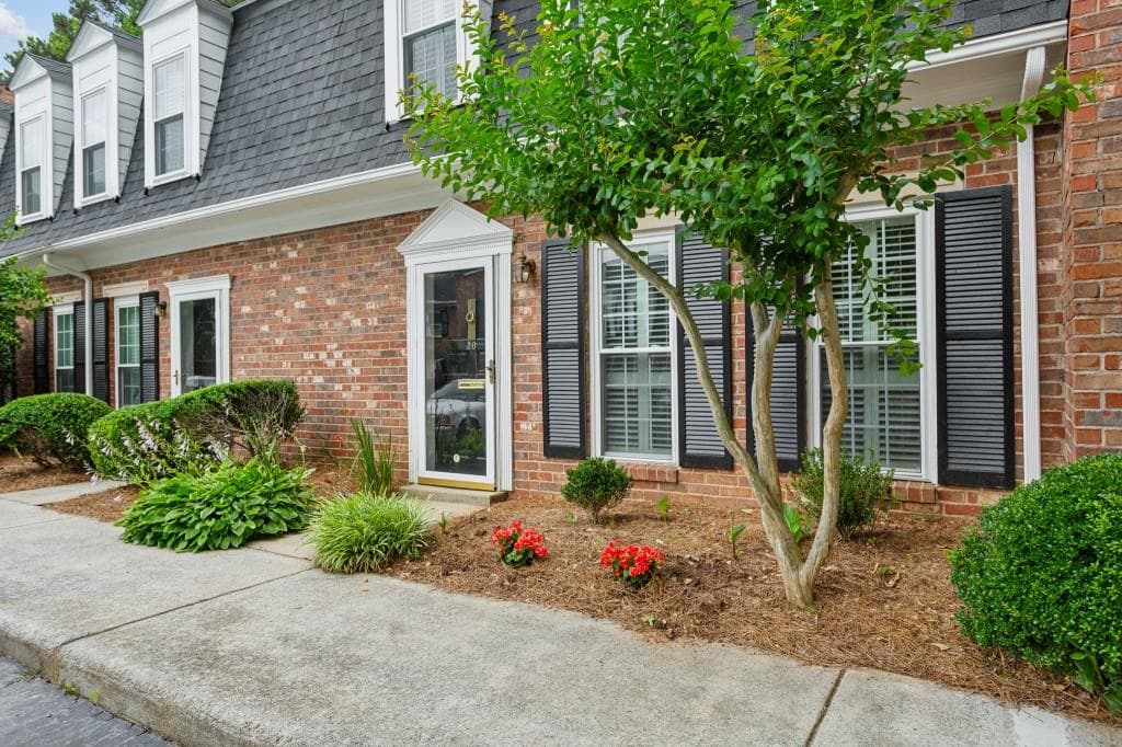 2 bedroom, 3 bathroom, 1,320 sq ft townhouse sold at 20 Independence Place, Atlanta, GA 30318