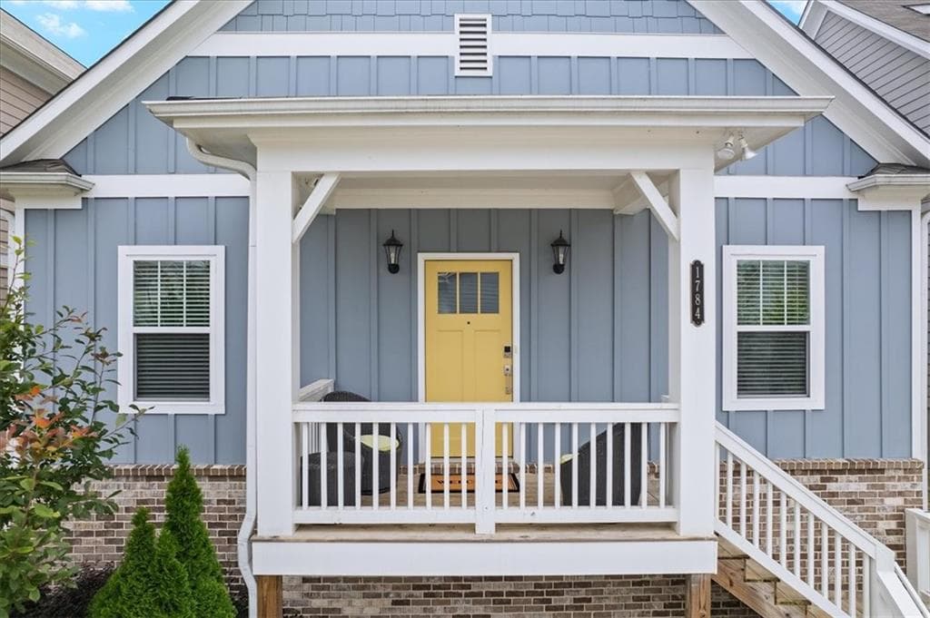 2 bedroom, 2 bathroom, 1,217 sq ft single family residence sold at 1784 Sanford Lane, Atlanta, GA 30318