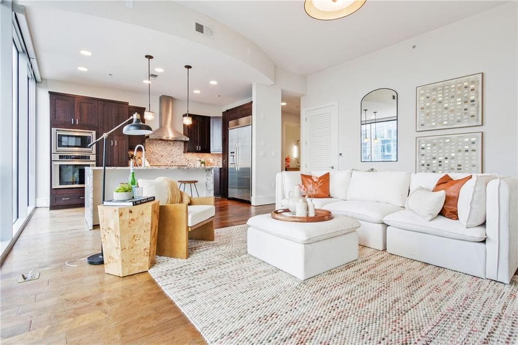 1 bedroom, 2 bathroom, 1,215 sq ft condominium sold at 1065 Peachtree Street 3401, Atlanta, GA 30309