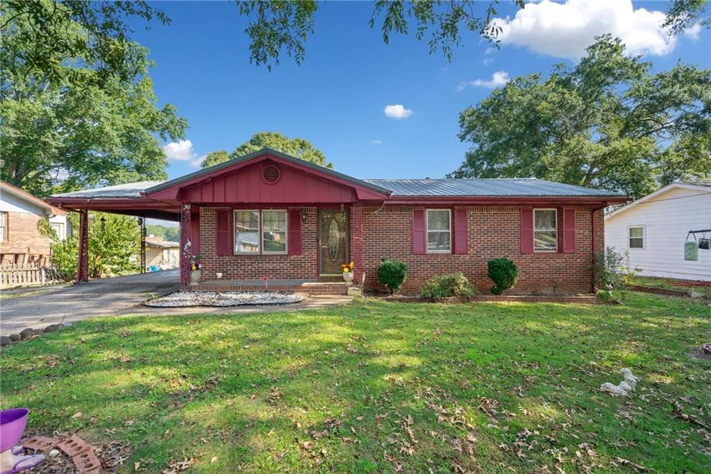 3 bedroom, 1 bathroom, 1,072 sq ft single family residence sold at 184 James Albert Johnson Avenue, Winder, GA 30680