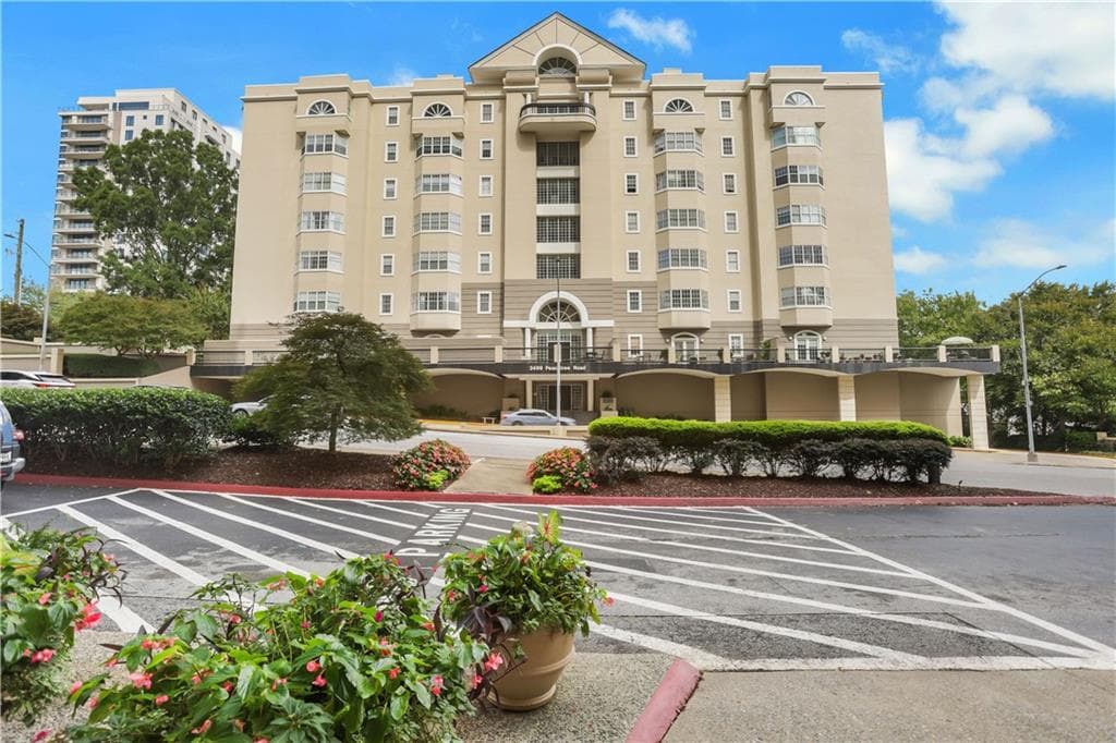 2 bedroom, 2 bathroom, 1,339 sq ft condominium sold at 2499 Peachtree Road 703, Atlanta, GA 30305