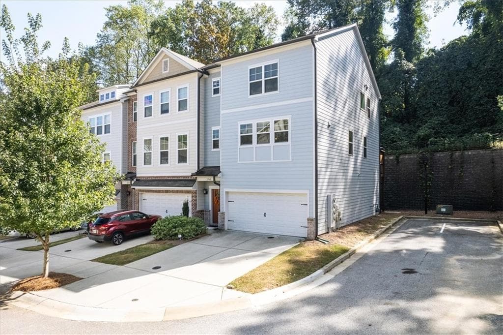 3 bedroom, 4 bathroom, 2,468 sq ft townhouse sold at 2765 White Oak Lane, Decatur, GA 30032