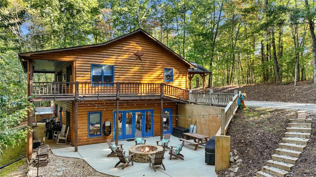 3 bedroom, 3 bathroom single family residence sold at 419 Lake Ridge Drive, Blue Ridge, GA 30513