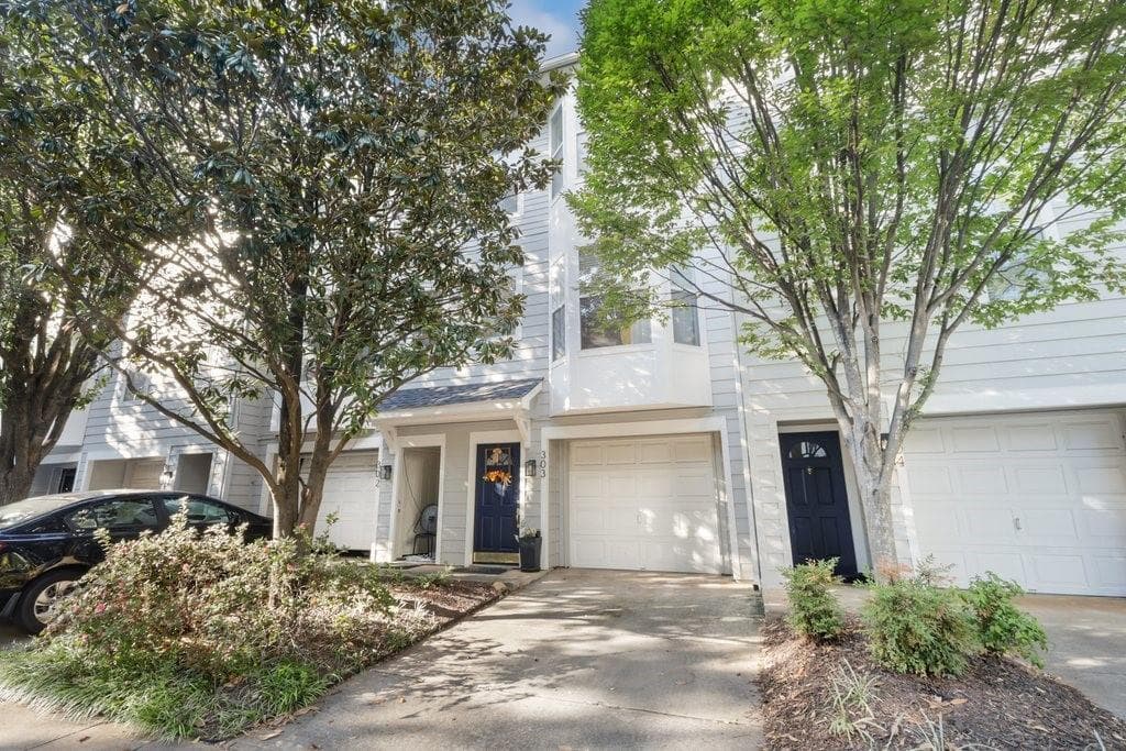 2 bedroom, 2 bathroom, 1,212 sq ft townhouse sold at 951 Glenwood Avenue 303, Atlanta, GA 30316